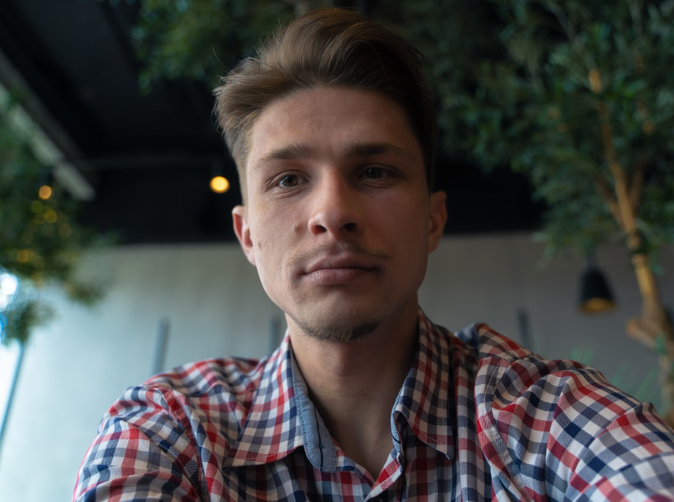 Валерий Данилов за считаные секунды принял решение прийти на помощь детям. Фото из личного архива героя