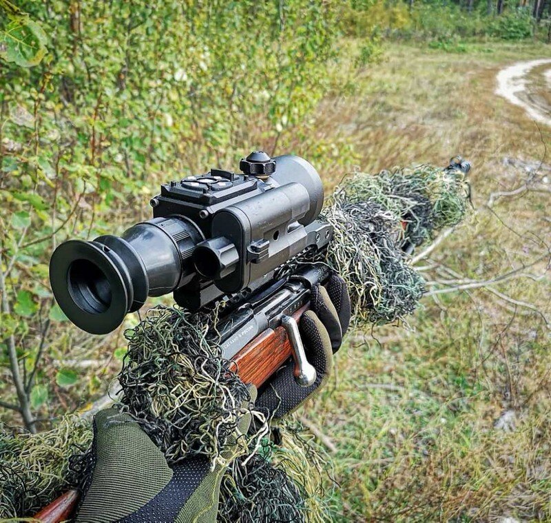Iwt lf640 pro. Тепловизионная насадка на прицел пульсар. Прицел тепловизионный 1пн139. Вид в тепловизионный прицел. Pulsar trail 2 xq50 lrf.