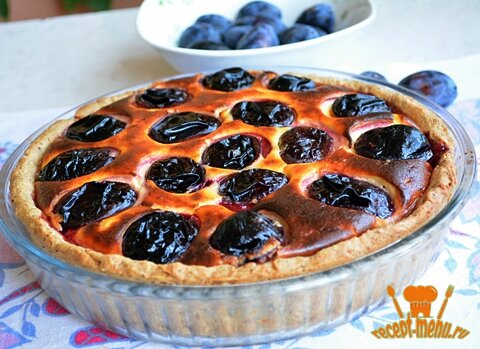 
 Вот видео, по которому я готовила, где Высоцкая рассказывает и показывает рецепт пирога со сливами и творогом.