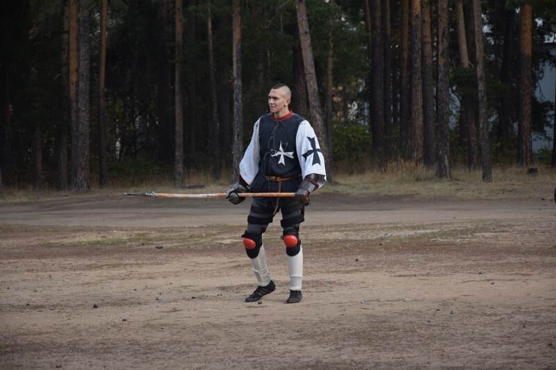 Если судить по атрибутике, боец из ИСБ "Мальтийский крест".