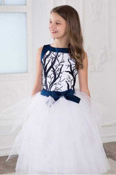 Худшим из кошмаров леди, даже самой юной, может быть встреча на мероприятии с кем-то одетым в такой же точь в точь наряд, как и она сама!