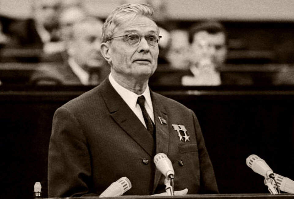 Михаил Суслов на трибуне