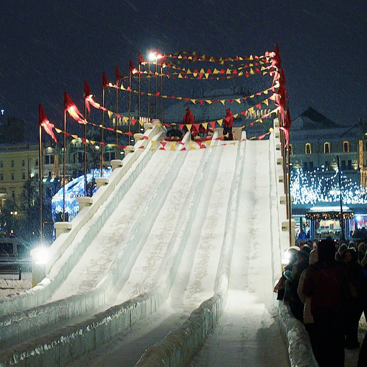 Самая длинная тюбинговая горка в москве 2024