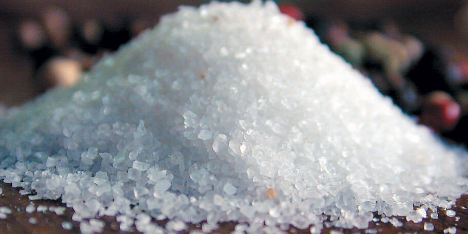 И кстати, особой стабильностью характеризуются так называемые дважды магические ядра, в которых количества и протонов, и нейтронов составляют магические числа. Кальций обладает магическим числом этих нуклонов.  Необьяснимый факт, кстати говоря.  