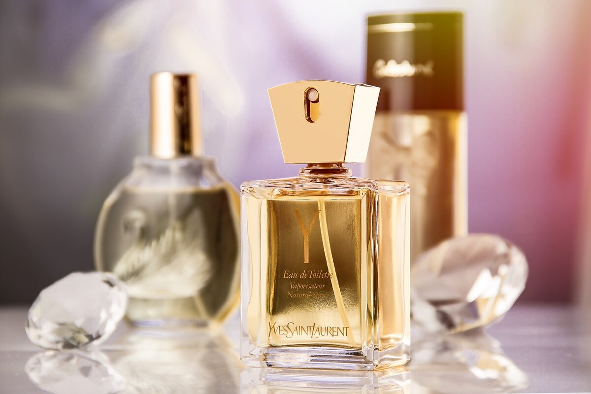 https://pixabay.com/photos/perfume-fragrance-3640056/