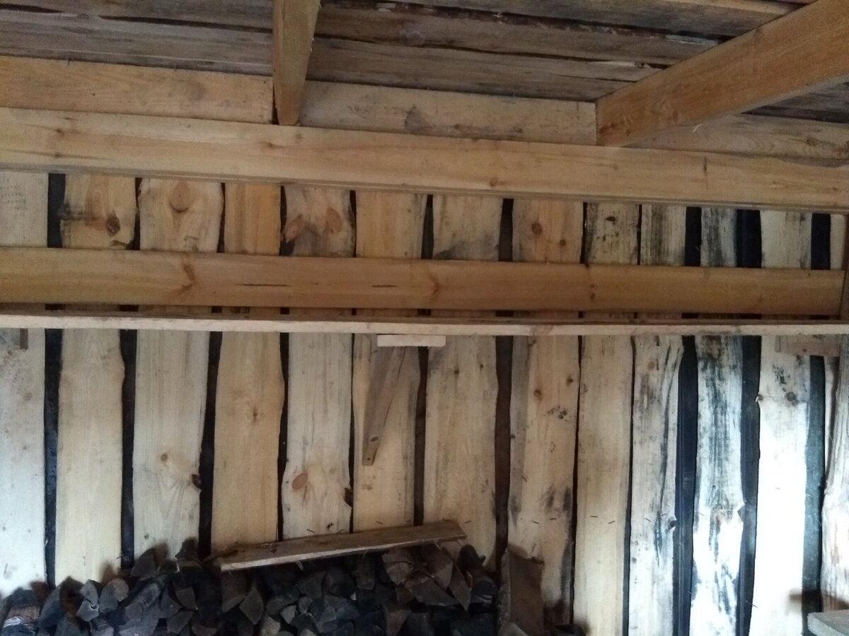 простая полочка в сарай