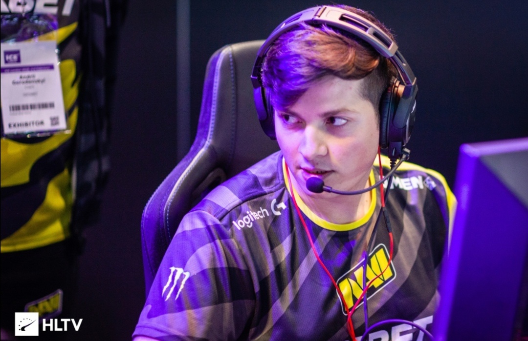 Сначала мы тестировали других игроков, которых не удалось купить. А в конечном итоге был выбор среди двух-трёх, может, четырёх, с которыми мы играли пракки. И с Perfecto, лично за себя скажу, понравилось играть больше. И своё мнение я написал Андрею [B1ad3 Городенскому]. В конечном итоге последнее решение за Андреем, за организацией, за командой.

S1mple о Perfecto: «Его можно всовывать в разные роли, и он на них хорошо сыграет», изображение №1
Я думаю, что команда всегда думала о том, что я буду снайпером. Андрей ещё спрашивал, хочу ли я им быть. Всё-таки ему было важно услышать и моё мнение. И я сказал, что был бы не против, если только нет хорошего, лучшего снайпера, которому можно отдать эту винтовку.

В итоге из всех игроков были только райфлеры, и я тестил свою позицию — снайпера. Поэтому у нас получилось с Perfecto — как-то нашли свою игру, по коммуникации даже было хорошо. Когда узнали, что у нас будет Perfecto, потренировались с ним около трёх-четырёх дней. Просто побегали по карте, рассказали о его роли. <...> Он более пассивный игрок. Игрок, который может и остаться в клатчах, и выйти на энтри первым. Просто есть в CS опенфрагеры, но они могут быть ими по роли или по какому-то раунду. А Илья — это чувак, который очень хорошо попадает, хорошо думает, хорошо разыгрывает. Его можно всовывать в разные роли, и он на них хорошо сыграет».