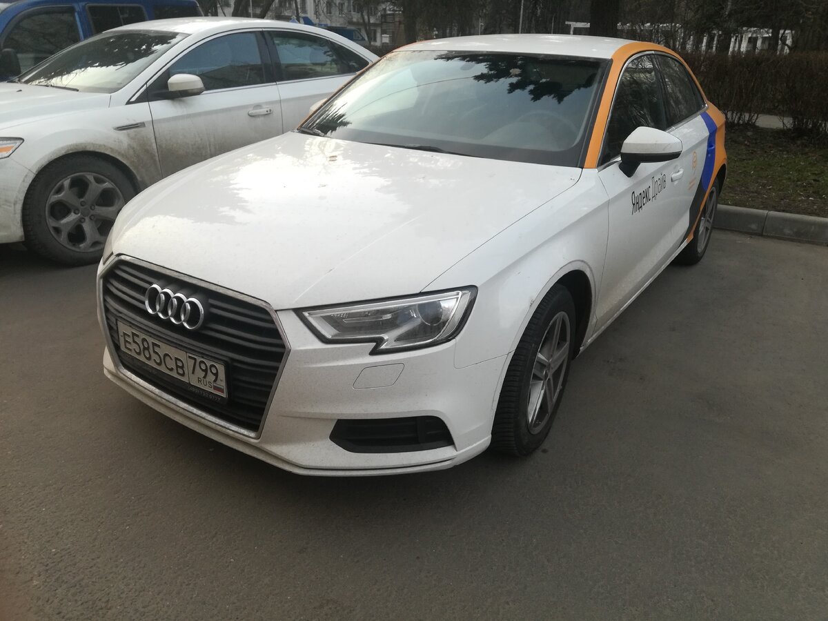 Вторая машина каршеринга, на которой я катался. Машина Яндекс.Драйва, фото мое.