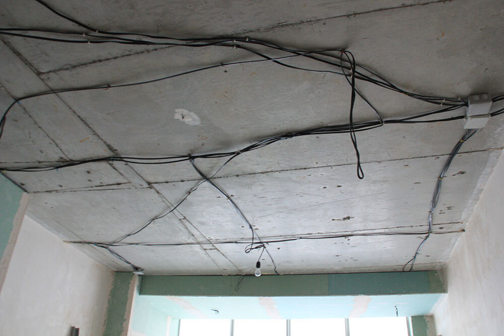 Прокладываем электропроводку, не разбирая при этом стен и потолка