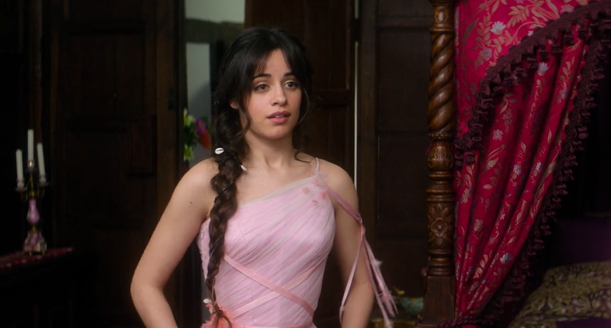 Камила Кабельо в роли "Золушки". Кадр из фильма.