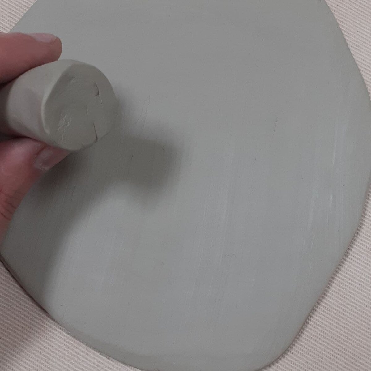 1. Подготовить примыкающие поверхности скрепляемых деталей