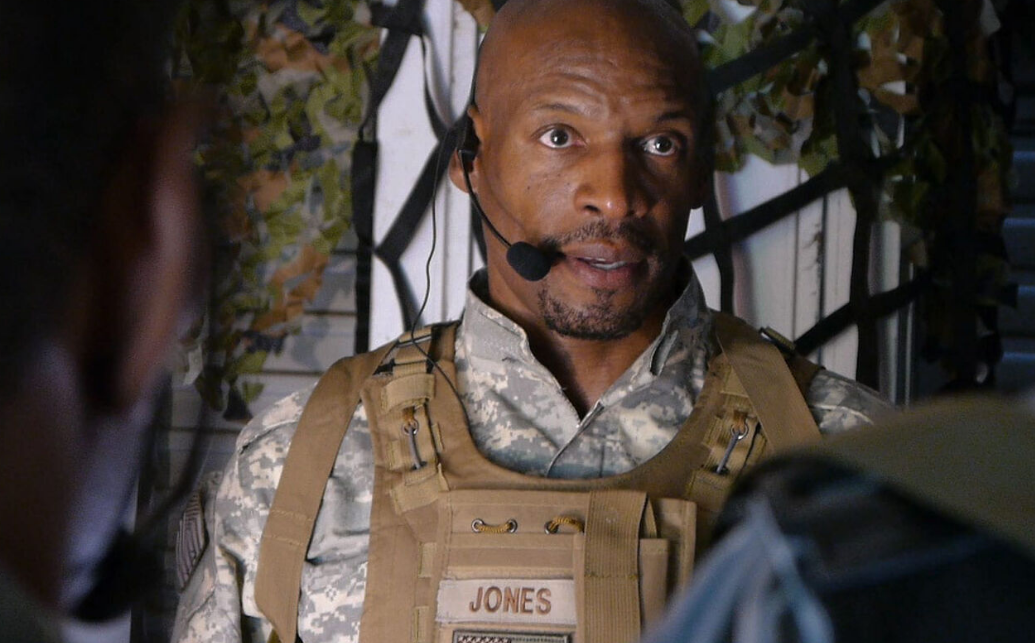 Лейтенант Джонс... По возрасту - ему пора бы быть майором (с)Кадр из фильма