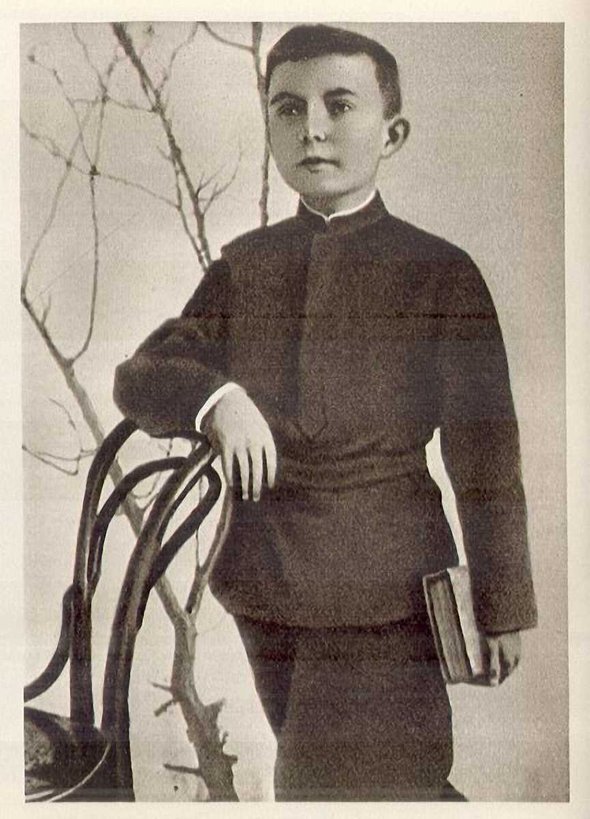 Антон Макаренко в детстве