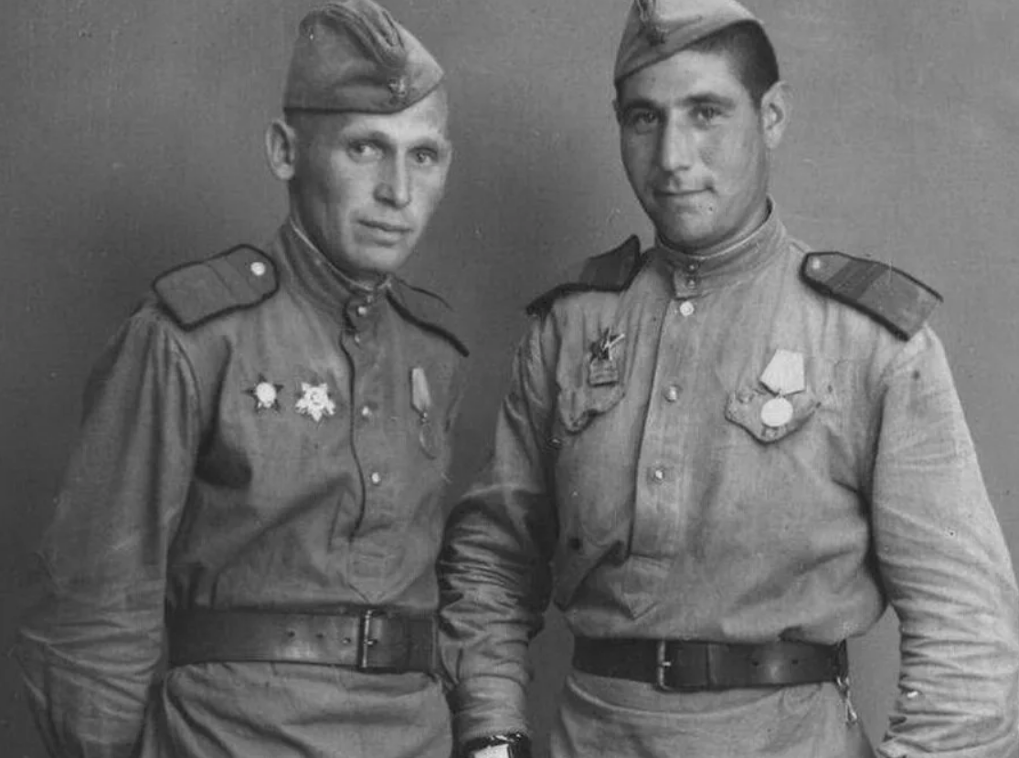 фильм 1941 6. форма сержанта красной армии. старшина ркка 1941. фильм 1943 год. форма сержанта советской армии 70.