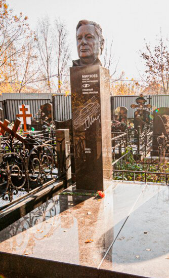 Мемориальный комплекс из дымовского гранита