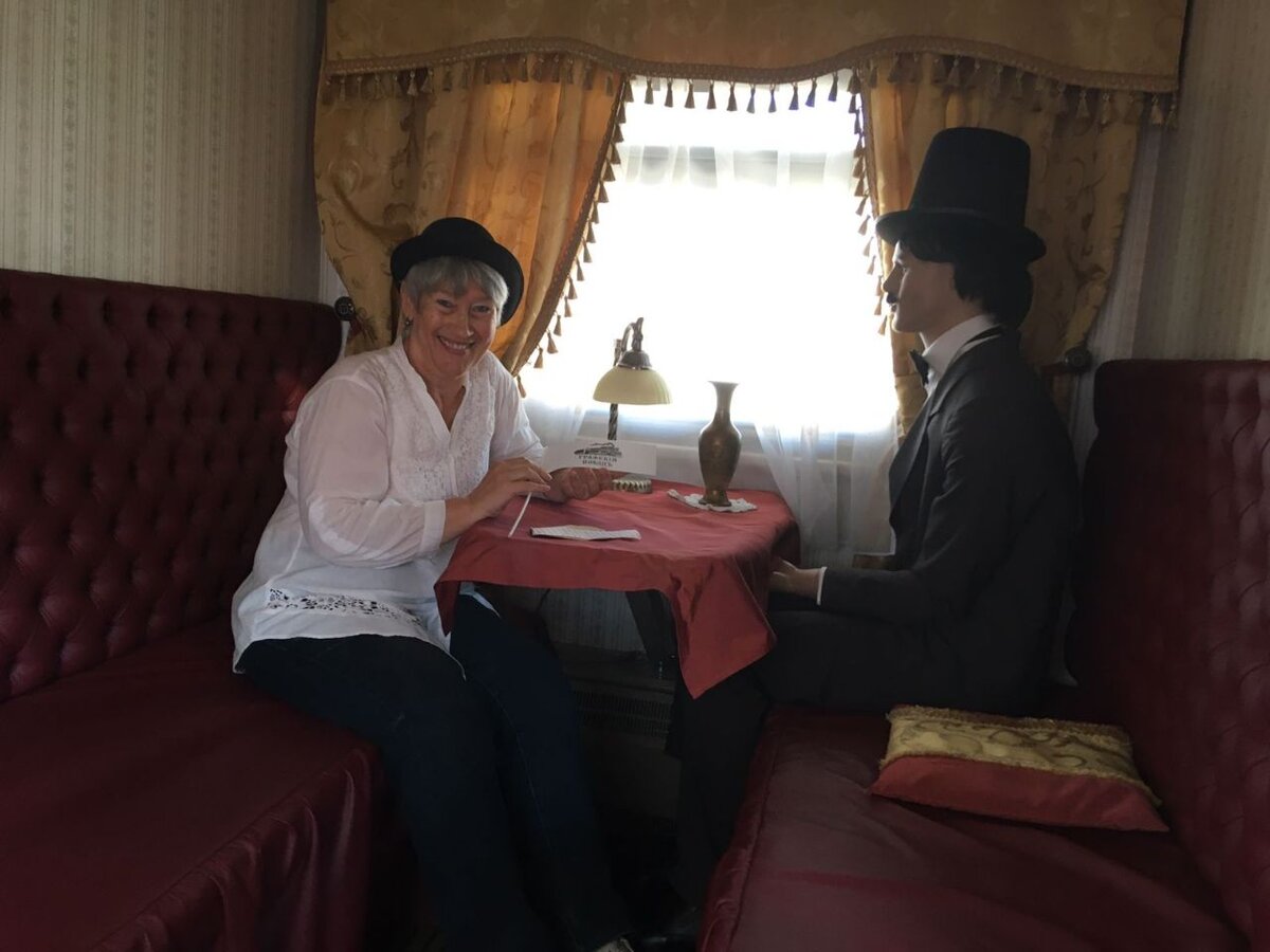 Я в первом купе с Григорием. 