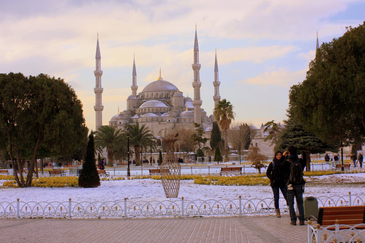 Погода в стамбуле в июле. Султанахмет Стамбул зима. Турция Стамбул зимой. Стамбул Султанахмет зимой. Турция климат зима.