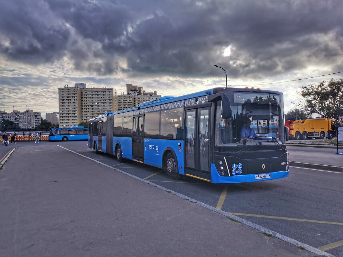 Автобус 031112 ЛиАЗ-6213 на маршруте № 167. 