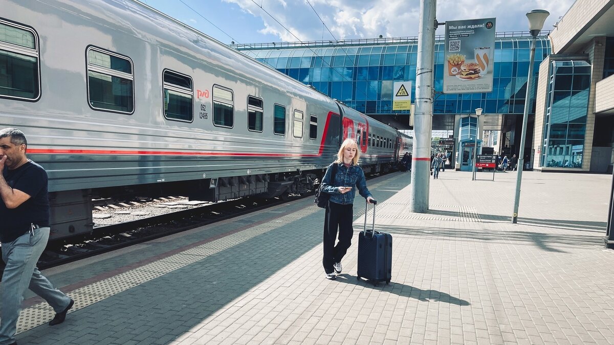     Поезд, ехавший из Астрахани в Нижневартовск, задержали в Волгоградской области на три часа, сообщает Приволжская железная дорога.