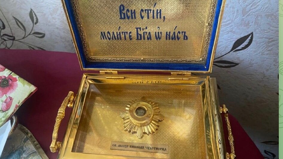     Пенсионерка, которая накануне украла мощи Святого Николая Чудотворца из храма Усекновения главы Св. Иоанна Предтечи в Кировске, сообщила, что сделала это, чтобы продолжить молиться им дома и вылечиться.