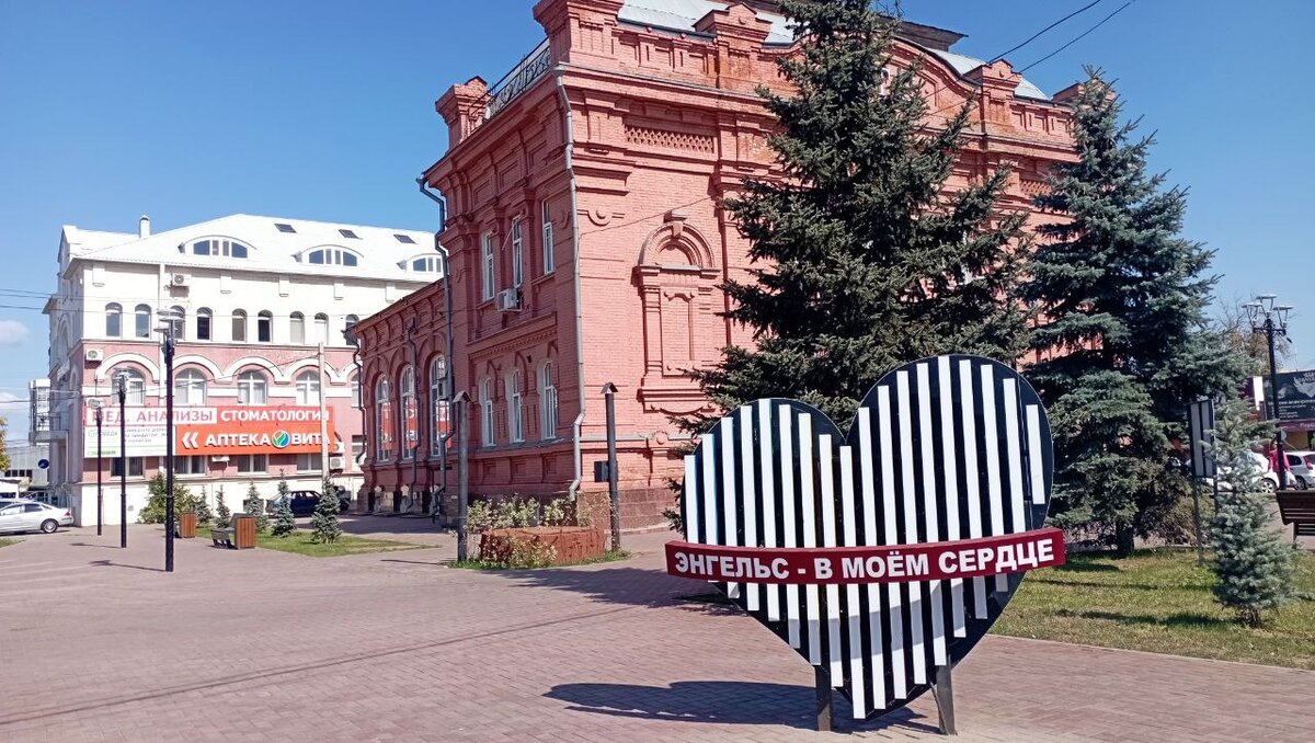    В Энгельсе появилась новая благоустроенная территория с фонарямиНовости Саратова и области – Сетевое издание «Репортер64»