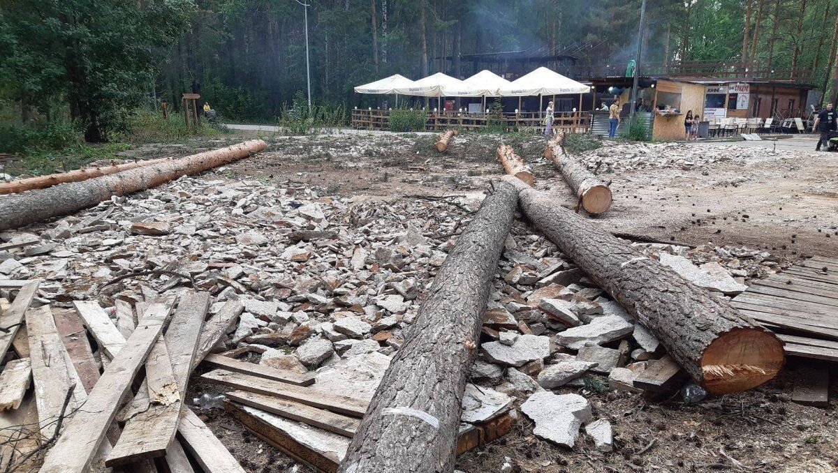     Главе администрации Индустриального района внесено представление.