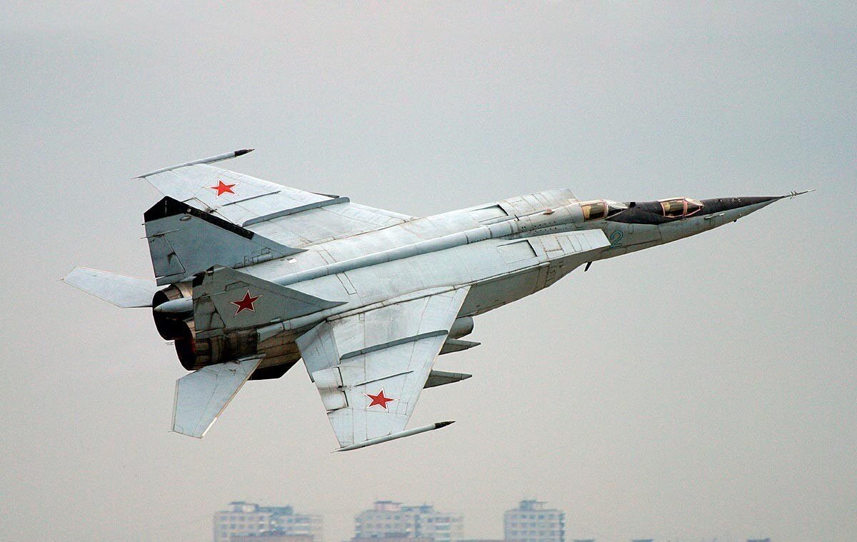 Аэродромы, где базировались МиГ-25 мгновенно теряли статус боеспособных. Почему?