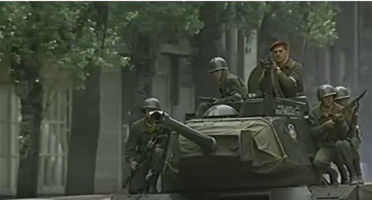 Кадры из фильма «В Сантьяго идёт дождь»