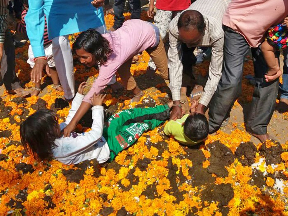 А ну лежи обратно, ты еще не зарядился удачей на сто процентов