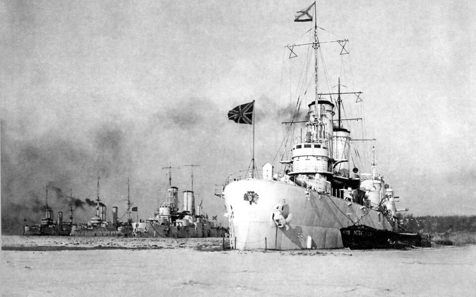 «Андрей Первозванный» и «Павел I» на зимовке, 1914-1915 гг. Ист.: navsource.narod.ru