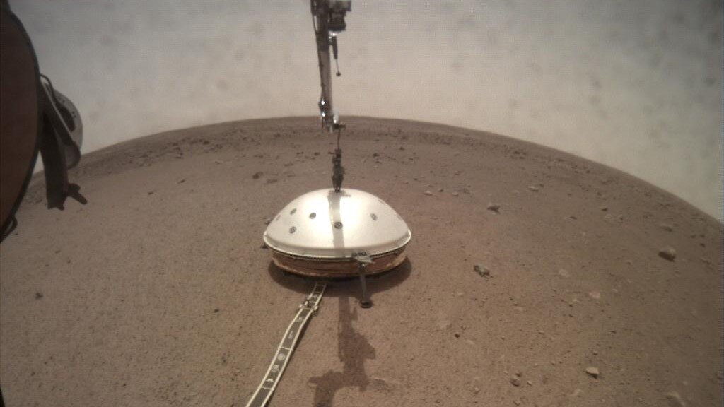 Красивый колпачок под названием «Wind and Thermal Shield»  ©NASA/JPL-Caltech