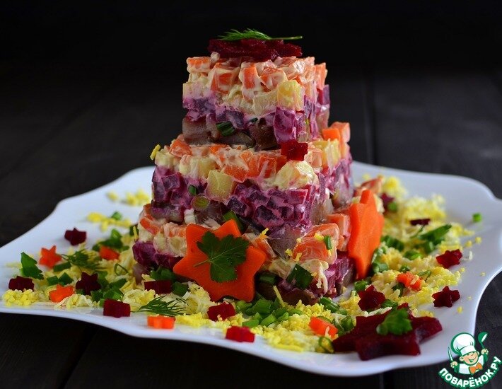 В нашей семье, традиционный салат "Селедка под шубой" по истине  олицетворяет вкус праздника! Может эта идея  оформления салата пригодится, для сюрприза нашим дорогим защитникам  отечества в их праздник! 