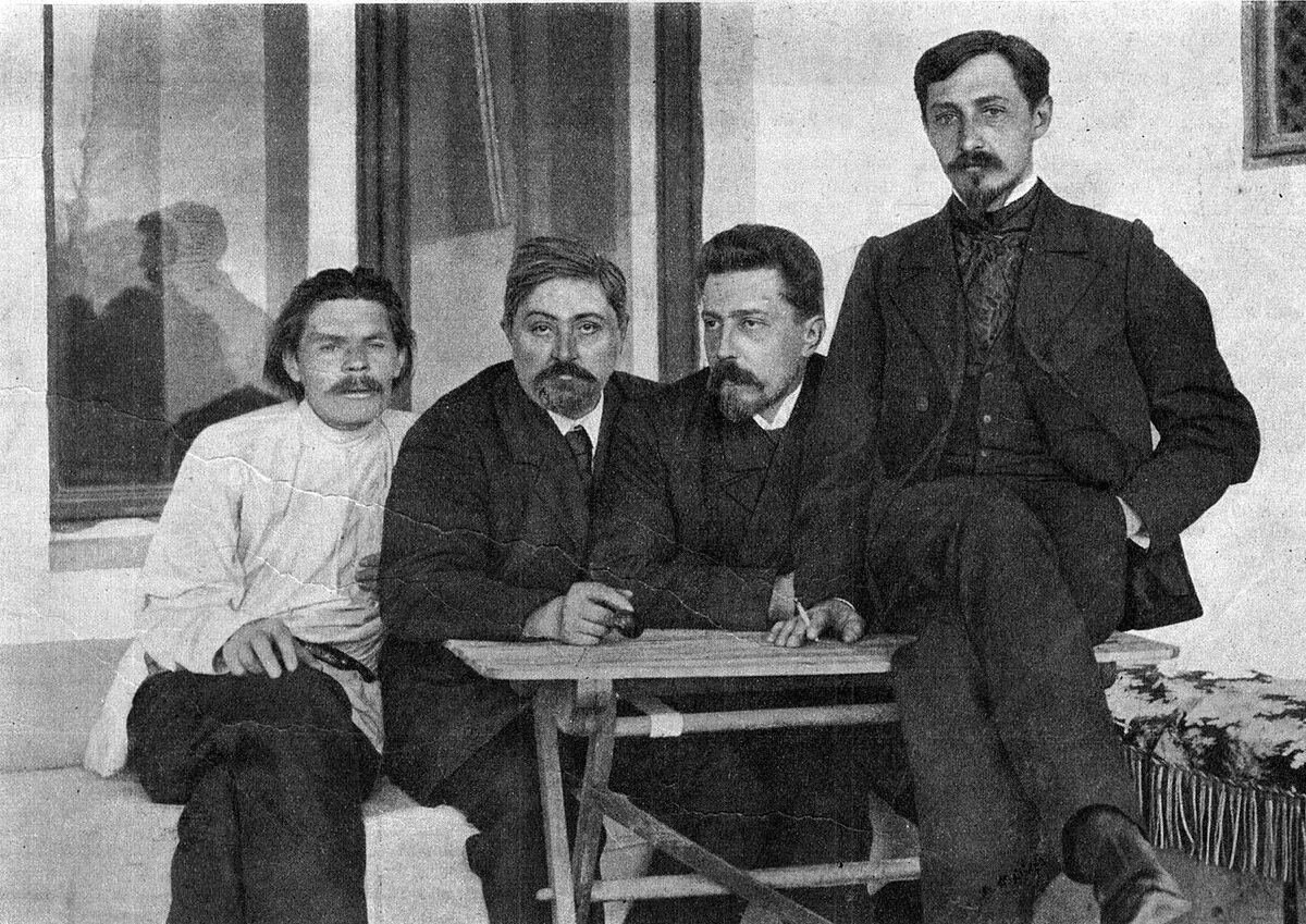 М. Горький, Д. Н. Мамин-Сибиряк, Н. Д. Телешов и И. А. Бунин. Ялта, 1902 г.