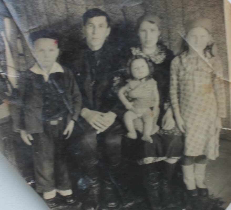 Нуретдиновлар гаиләсе. 40 еллар ахыры. Иске Мотабаш авылы