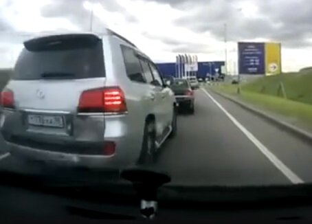 Очень наглый водитель на Lexus LX 570