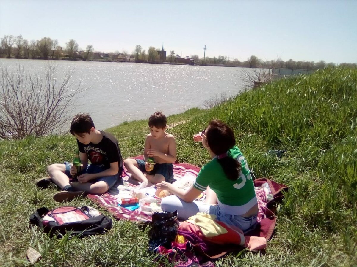 08.04.2018 Пикник на берегу реки Кубань.