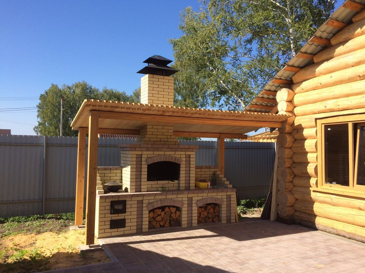 Красивый мангал. Источник фото: iz-kirpicha.su