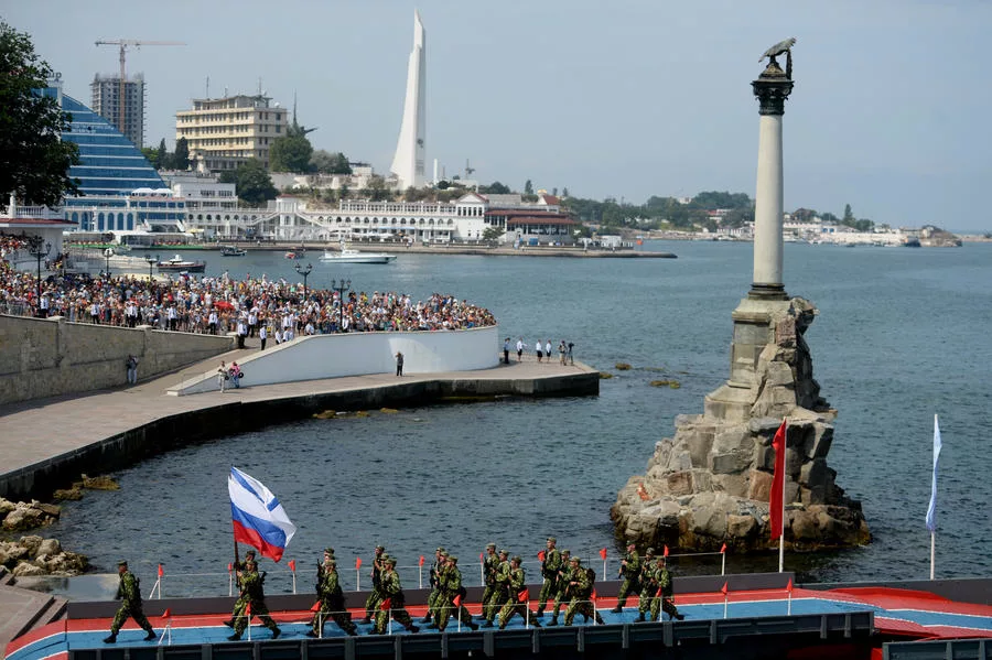 Рос крым. Севастополь Крым Россия. Крым Севастополь 2014. Присоединение Крыма и Севастополя к России. Севастополь наш.