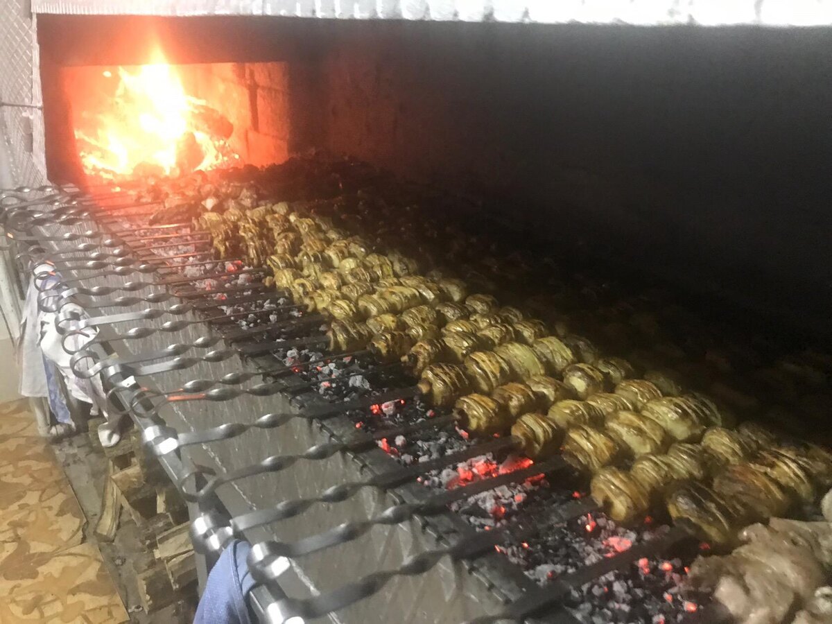 масштабы готовки в прибрежных кафе