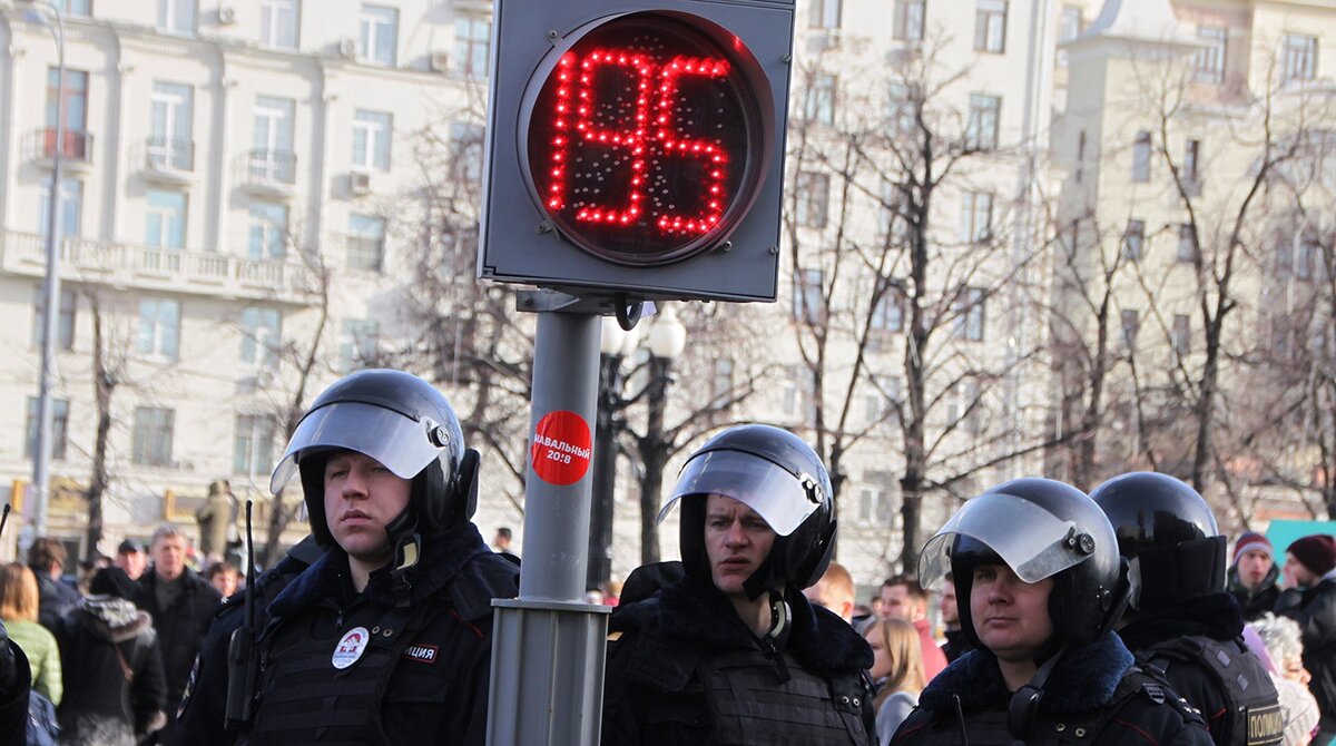Даже после 6 пресс-релизов реальные изменения могли почувствовать менее 1% пешеходов.   Уже год как мэрия Москвы и ЦОДД отчитываются об улучшении светофорных фаз для пешеходов.
