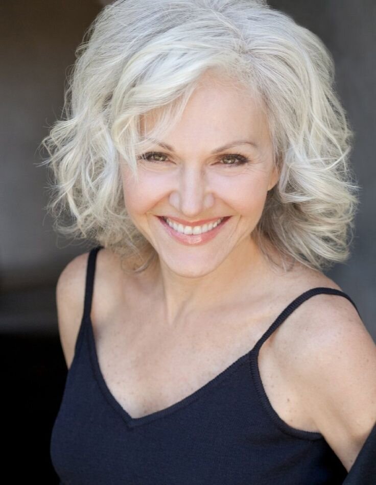 Фото взято https://www.pinterest.ru Посмотрите, как здорово смотрятся в укладке короткие волосы