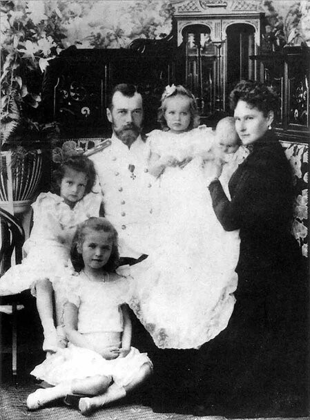 Император Николай II со своей семьей