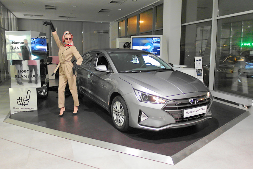 Новинку гостям презентовала звездная гостья, солистка группы Hi-Fi, сама Марина Дрождина 