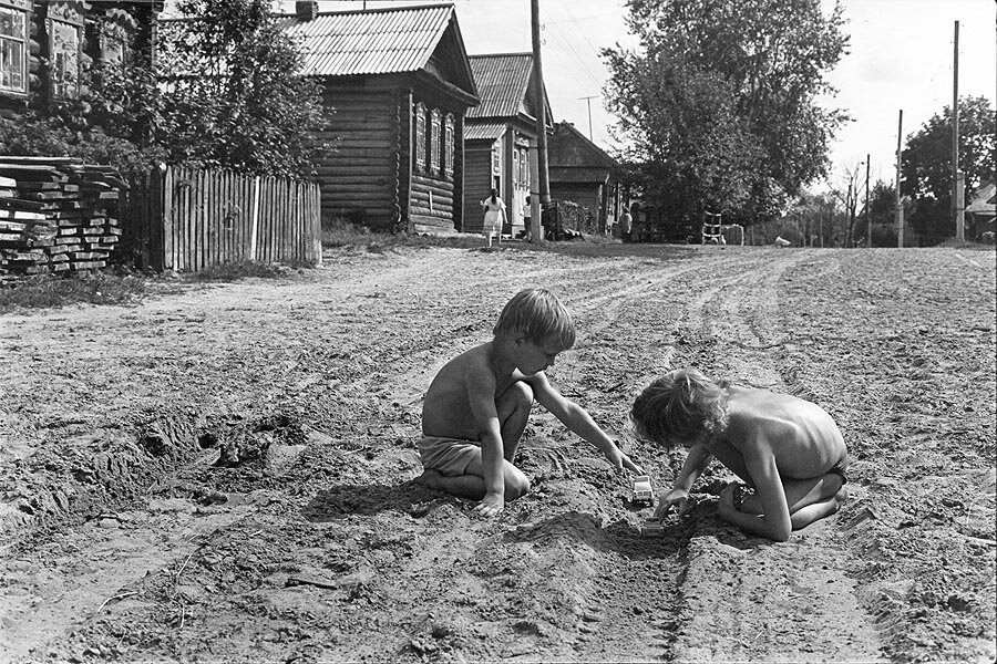 Bl lit. Деревня Двоезеры. Деревенское детство ню. BL Lit австралийское отрочество в цвете. Фото деревни Двоезеры.