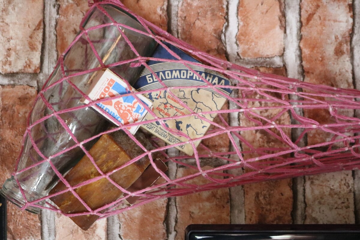 из коллекция звенигородского музея "Назад в СССР" (курение вредит вашему здоровью)