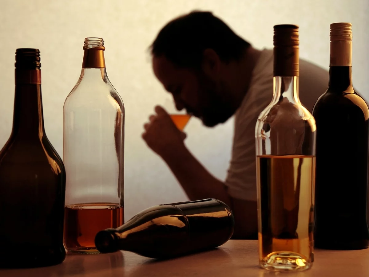 Мужчина полностью отказался от алкоголя на 405 дней: как повлиял на него свой 