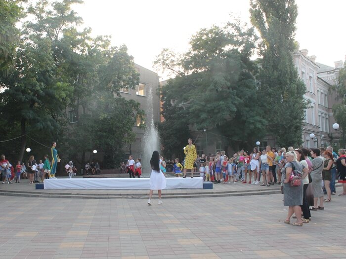 Шахтинск новости сегодня. Шахтинский Арбат. Шахты Арбат фото. Шахты Арбат школа. Шахты город Арбат музыканты.