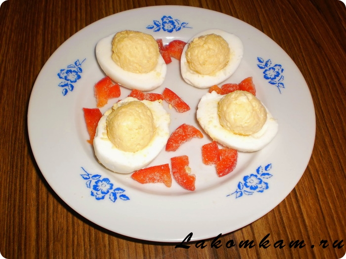 фаршированные яйца рецепт с чесноком и майонезом как приготовить | Дзен
