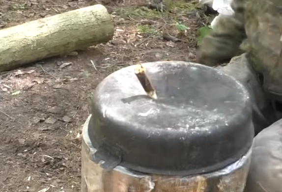 Забиваем чопик в дыру..