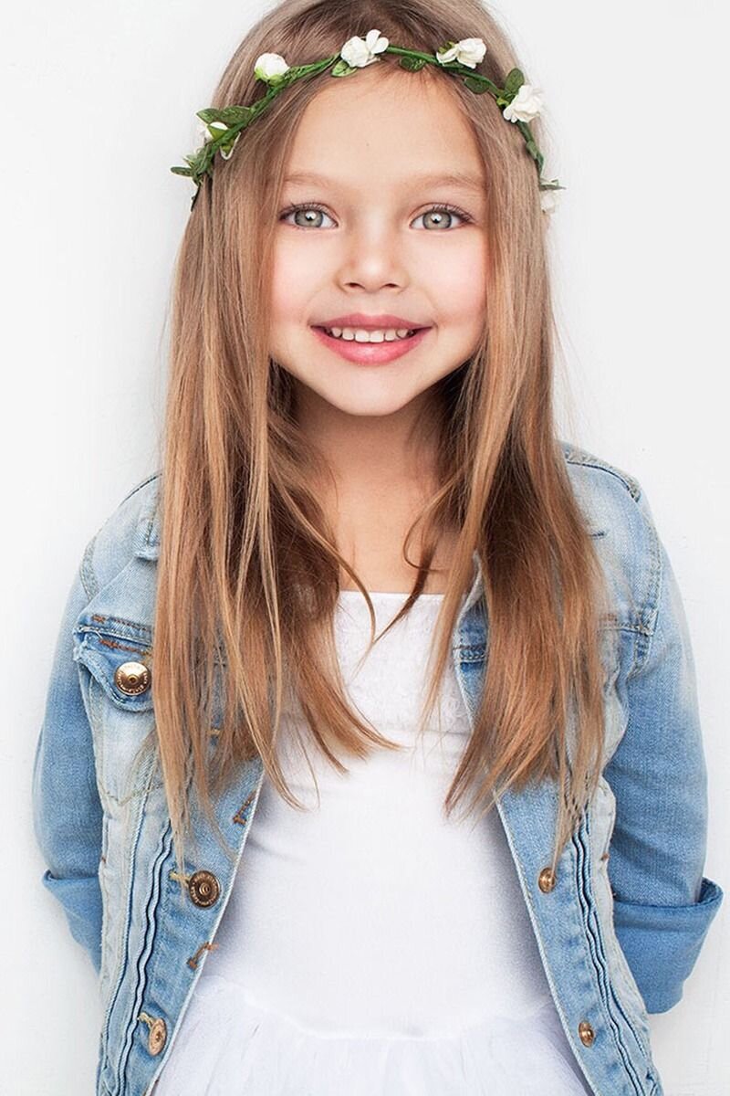 Красивые стрижки для девочек. Детские стрижки девочке. Девочка. Маленькая светловолосая девочка. Стрижка каскад для девочки.